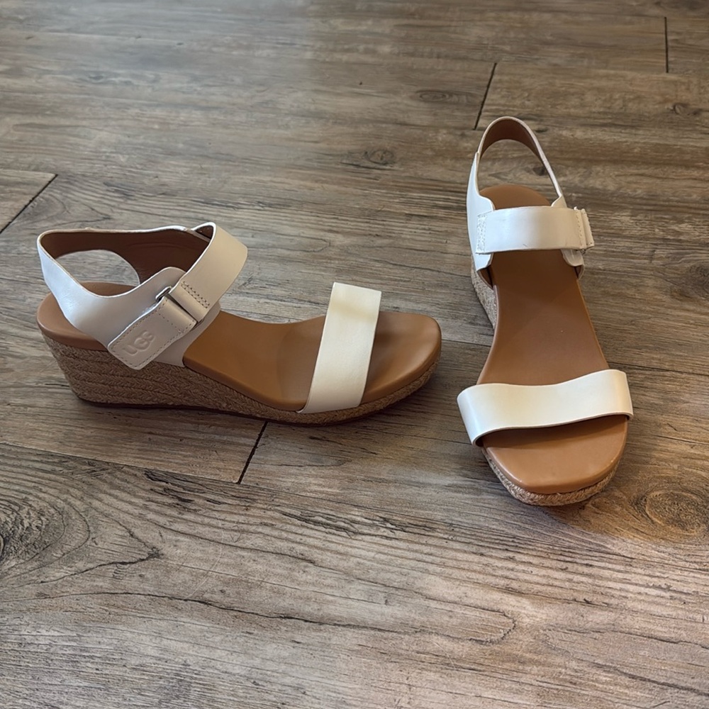 UGG Eisley Wedge Sandal size 8